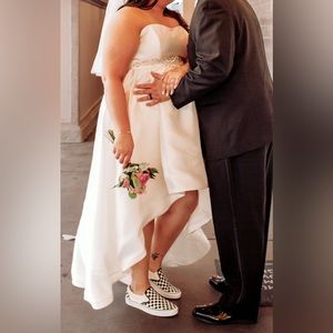 David’s Bridal Plus size wedding dress 22w ivory unaltered high low